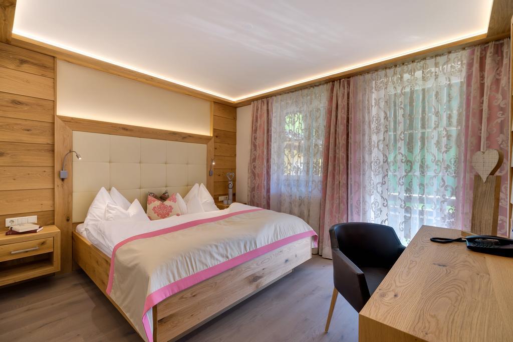Hotel Fischerwirt Natur Waldspa Faistenau Chambre photo